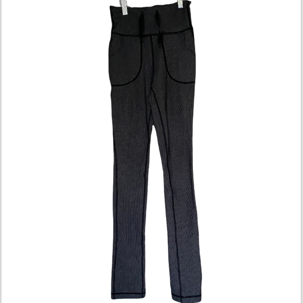 lululemon athletica Leggings with Front Pockets & Draw String Women’s Size 2